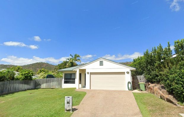 Spacious Family Living in a Quiet Cul-de-Sac - Photo 1