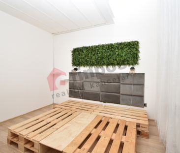 Pronájem bytu 2+kk 79 m², Pernerova 121, Praha Karlín - Photo 1