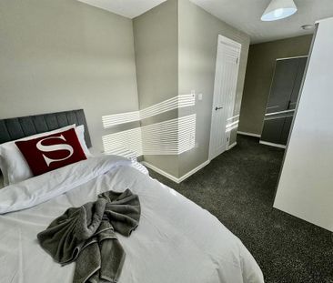 4 bedroom semi-detached house to rent - Photo 4