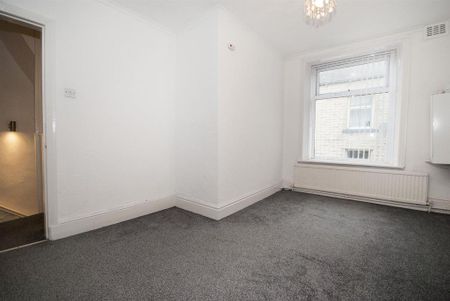 2 bedroom end of terrace house to rent - Photo 2