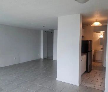 Rideau East Apartments — Corner 3 Bedroom unit with Rideau cannel view at Lees station - Photo 6