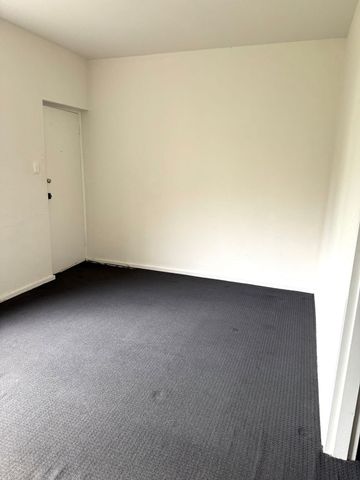 Charming 1-Bedroom Home - Photo 2