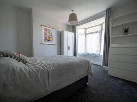 Cambridge Street Room 4 - Photo 3