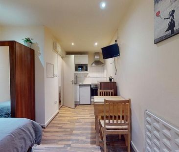 Studio to rent - Photo 3