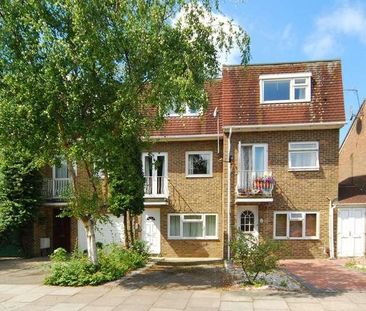 Rowan Close, Ealing, W5 - Photo 1