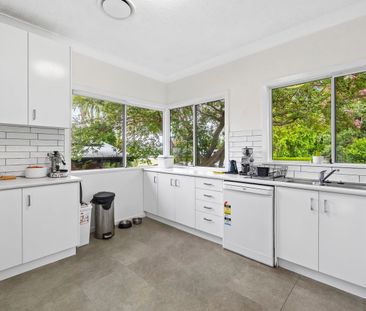Charming Post-War Home with Modern Comfort in Moorooka - Photo 4