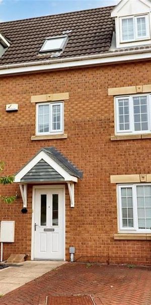 4 bedroom detached house to rent - Photo 1