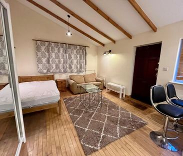 Studio to rent - Photo 1