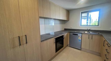 Spacious Two Bedroom Apartment - Photo 2