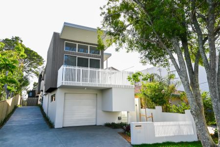 Luxury Beachside home with plunge pool & premium finishes - Photo 3