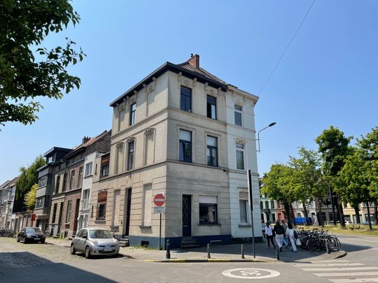 Charmant gerenoveerd hoekhuisje met 1 slaapkamer gelegen vlakbij het Prinsenhof/Sint-Elisabeth begijnhof/Rabot. - Foto 1