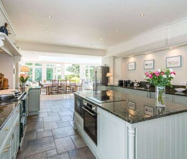 A wonderful five bedroom family home with self contained annex - Photo 5