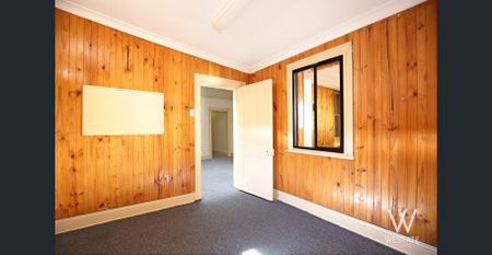 FAMILY HOME IN QUIET STREET - Photo 3