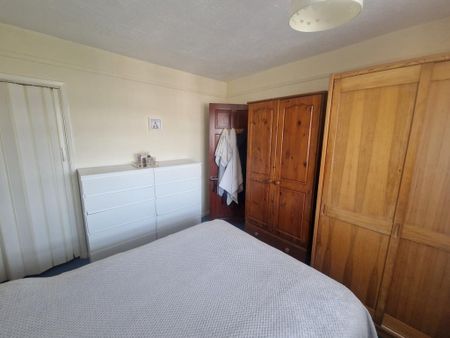 3 bedroom flat to rent - Photo 5