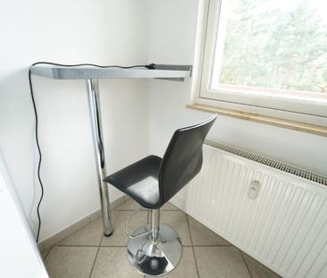 // * Dachgeschosswohnung mit EBK, Balkon und Stellplatz * ab 01.02.... - Foto 6