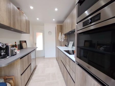 VENCE - Appartement trois pièces meublé avec garage et terrasse - Photo 4