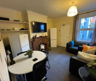 COUPLES WANTED! Room 1: 46 George Road, Guildford, GU1 4NR - Photo 4