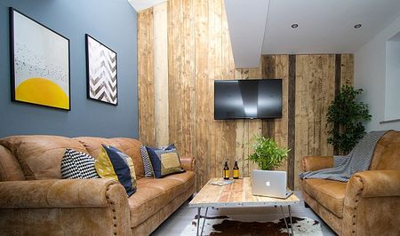 Beautiful 5-Bedroom Student House in Sheffield - Photo 3