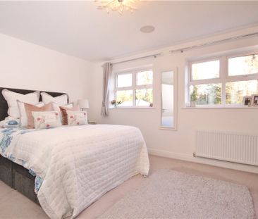 Queenswood Crescent, Englefield Green, Egham, Surrey, TW20 0AR - Photo 4