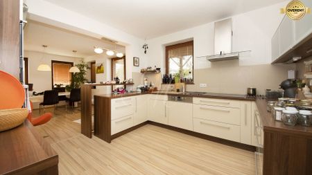 METROPOLITAN │Nadštandardný 6i RD so záhradou a bazénom v Stupave - Photo 2