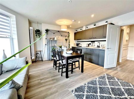 2 bedroom flat to rent - Photo 2