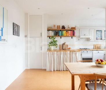 Spacious 3-Bedroom Ground Floor Flat with Private Garden - Photo 3