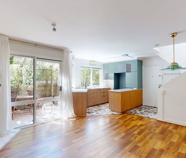 Charming 2-Bedroom, 2-Bathroom Townhouse on Iconic Lygon Street – A... - Photo 4