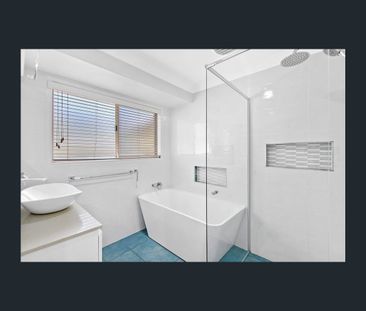 92 Stradbroke St, Runaway Bay, Qld 4216 - Photo 1