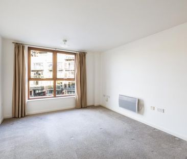 1 Bed Flat - Photo 2