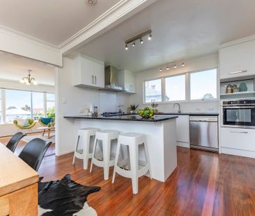 Make this home your castle! - Photo 6