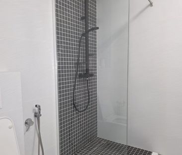 Apartament nou, 3 camere cu loc de parcare si curte situat in Zona ... - Fotografie 1