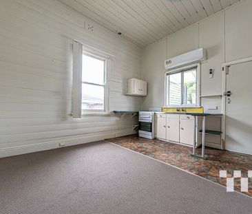 Low Maintenance Flat In Great Location! - Photo 4