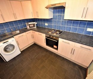 6 bedroom House in Ashville Grove, Leeds - Photo 6