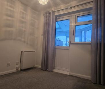 2 bedroom semi-detached bungalow to rent - Photo 4