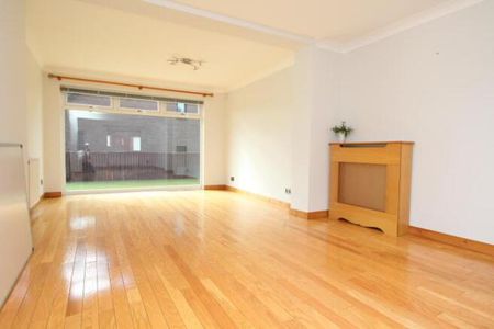 6 bedroom detached house to rent - Photo 3