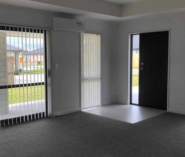 SPECIAL OF THE WEEK. One weeks free rent to ap... - Photo 1