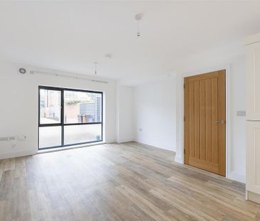 2 bedroom townhouse to rent - Photo 2