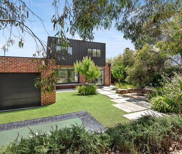 Family home with striking Street Front Appeal - Photo 4