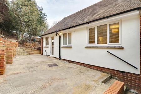 4 bedroom bungalow to rent - Photo 2