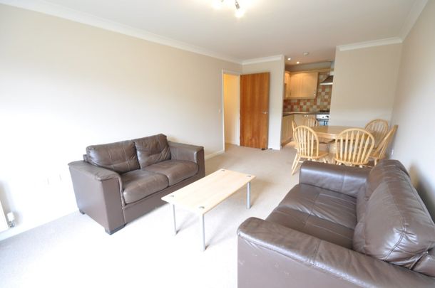 2 Bed Flat, Iliffe Close, RG1 - Photo 1