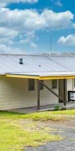 Sunny 3 bedroom home in paradise - Photo 3