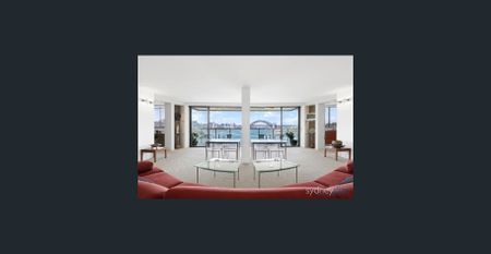 Fully furnished oversized Luxury Harbour View Apartment - Photo 3