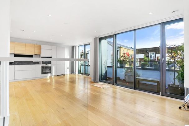 3 bedroom mews to rent - Photo 1