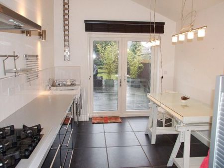 2 bedroom terraced house to rent - Photo 4