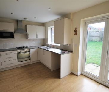3 bedroom semi-detached house to rent - Photo 6