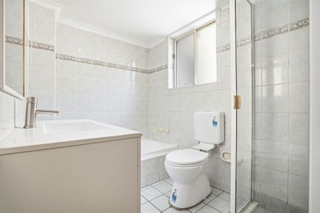 Three Bedroom Unit in Great Location - Photo 4