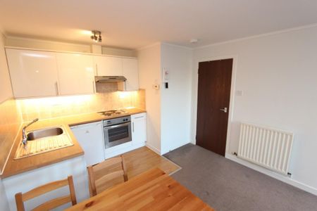 1 bedroom flat to rent - Photo 3