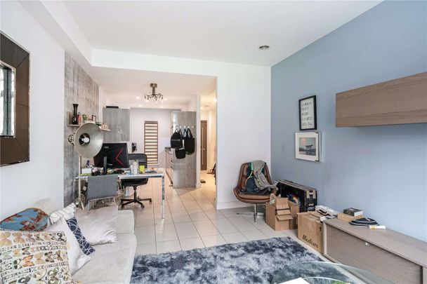 Nestled within the exclusive Electricity House Apartments. - Photo 1