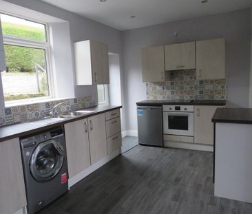 2 bedroom semi-detached house to rent - Photo 5