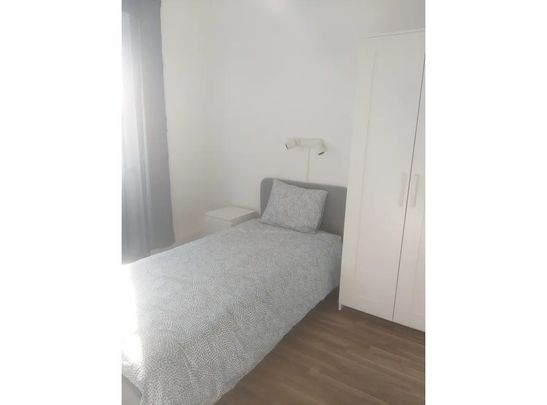 Rua Dona Maria Ana de Áustria, Lisbon, Lisbon 1070-088 - Photo 1